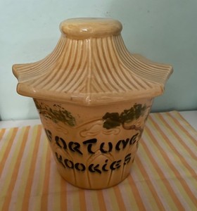 Vintage mid century '67 De Forest Cali. "Fortune Kookie" cookie jar-Asian design