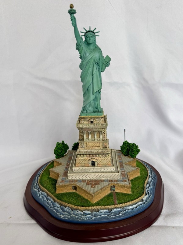 The Danbury Mint STATUE OF LIBERTY Resin Sculpture