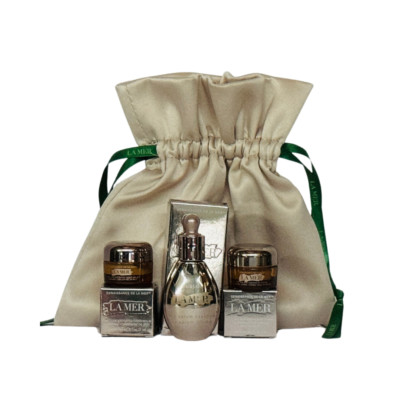 GENAISSSANCE DE LA MER, 3 TRAVEL SIZE LA MER ITEMS, IN A LA MER POUCH