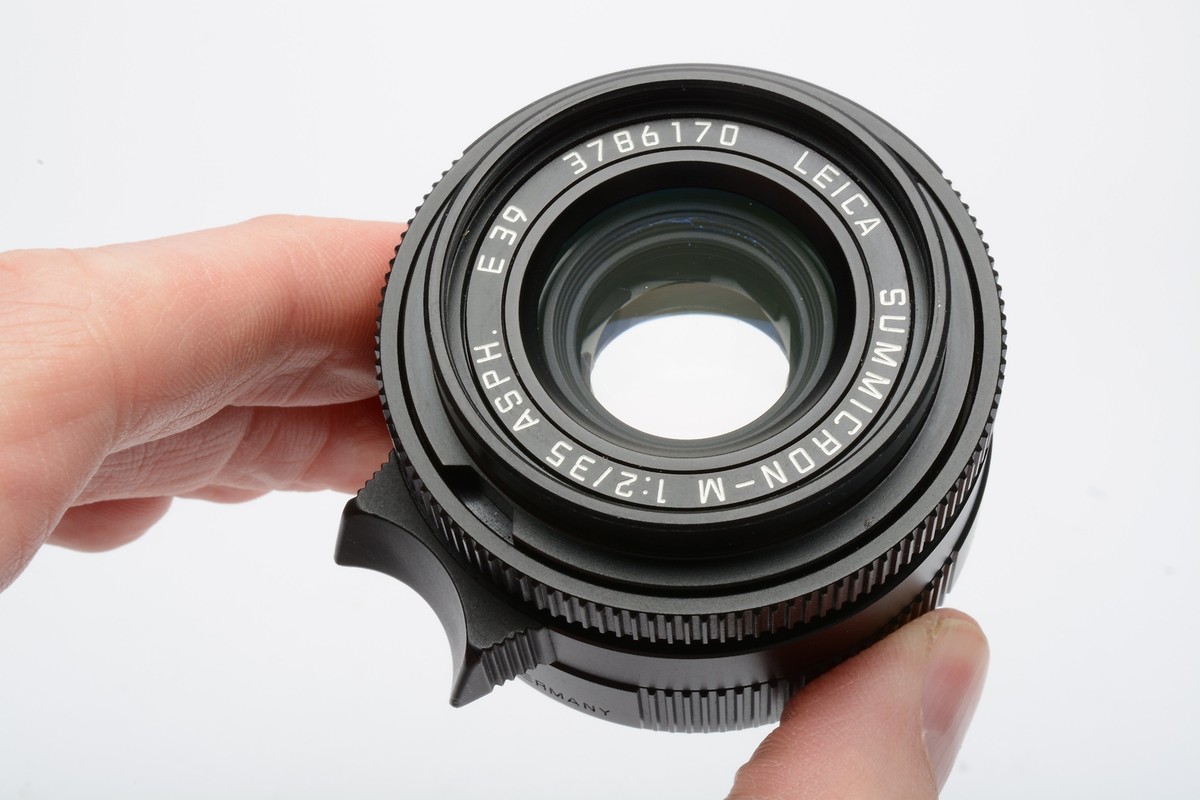 Leica 35mm f/2 Asph. Summicron-M Black Lens #11879, hood