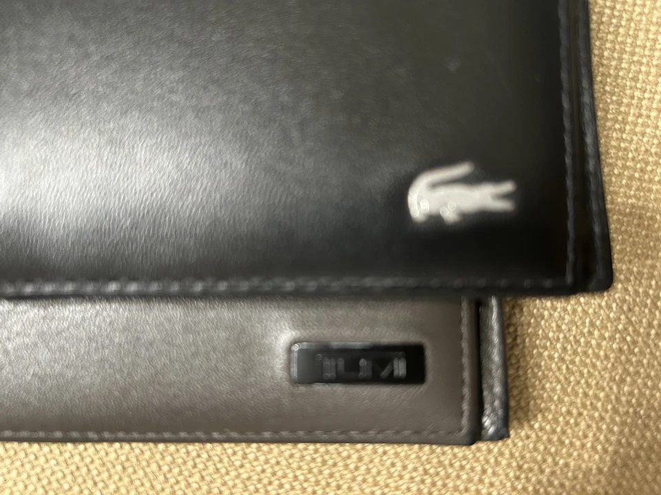 Cartera para hombre Lacoste And Tumi Foto 2 de 4