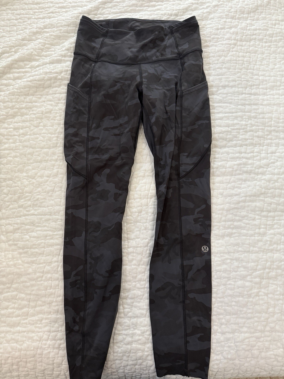 Lululemon Leggings Size 4 camo black with side pockets