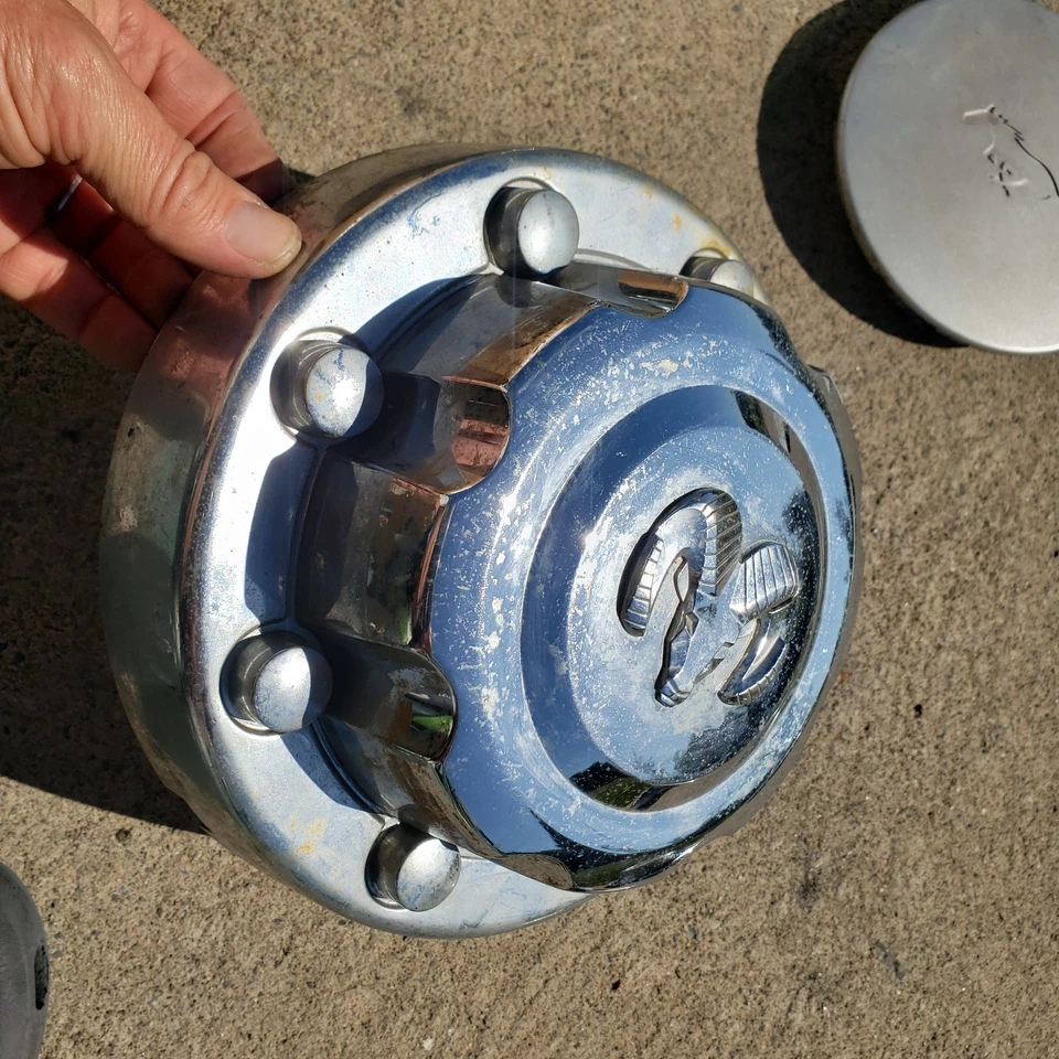 *** OEM Rear Chrome Dodge Ram Truck 3500 Center Cap Hubcap 1994 2002 52038271 - Imagem 2 de 4
