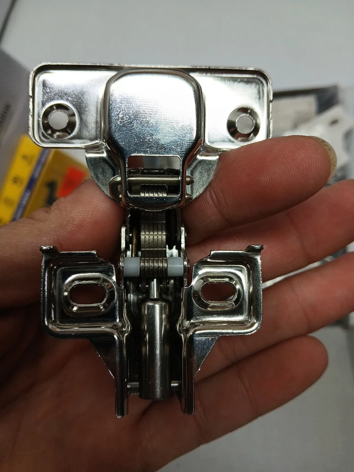 Paquete de 25 bisagras de gabinete de cierre suave superpuestas de 5/8" DecoBasics para gabinete de cocina Foto 3 de 4