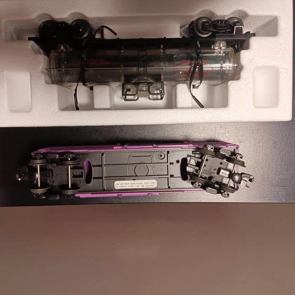 Lionel Tanker Car #6-16260 & Lionel Box Car # 6-26271 - Image 3 of 4