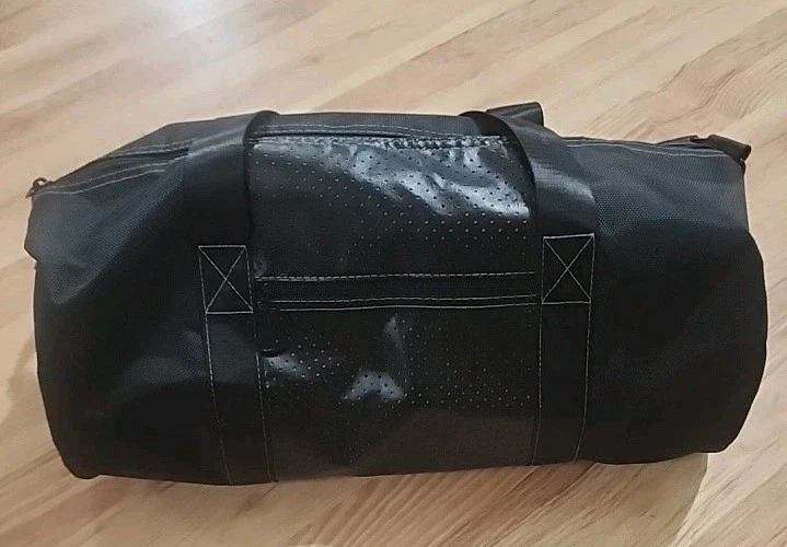 Mercedes-Benz Black Duffel Travel Gym Bag Logo Lining Shoulder Strap charm, EUC  - Image 2 of 4