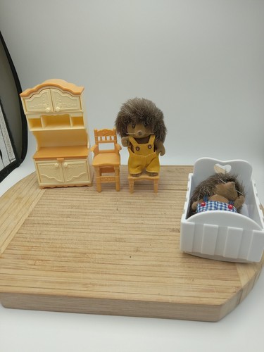 Calico Critters Sylvanian Hutch Families PICKLEWEEDS HEDGEHOG BOY &DAD Hedge - Picture 14 of 16