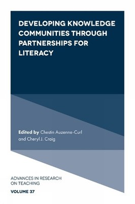 Cheryl J. Craig Developing Knowledge Communities through Partnerships (Hardback)