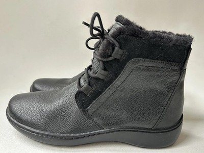 Clarks Collection Cora Chai Leather Faux Fur Lace Up Ankle Boots Size 7.5 M -W03