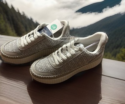 Universal Thread Persephone Silver Sneakers Size 8.5 Women's Memory Foam