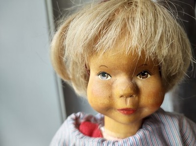 Wunderschöne Krahmer Puppe 34cm, unbespielt Guck in die Welt
