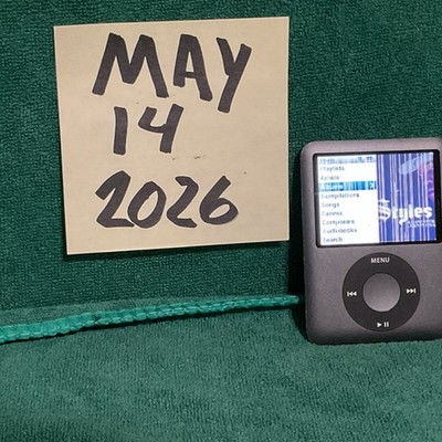 Apple iPod Nano 3rd Gen 8GB Black 