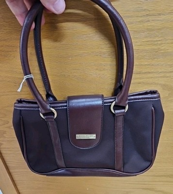 Beautiful ETIENNE AIGNER Small Vintage Shoulder Bag Classic style OxBlood  COLOR