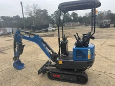 1 Ton Mini Excavator Kubota Engine Expanding Tracks Boom swing Hydraulic Thumb