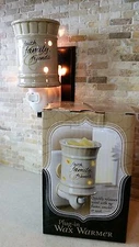 NEW Plug-in Plug In Wax Warmer "Faith, Family, Friends"  NIB