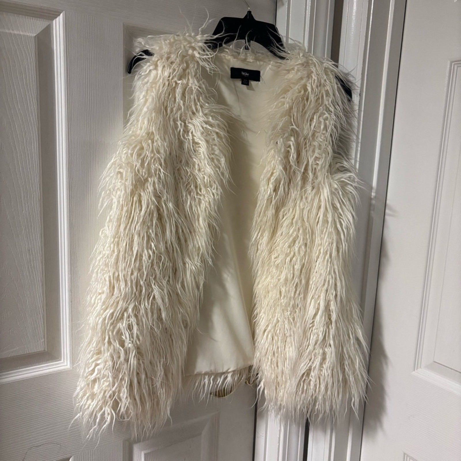 Y2K Elegant Cream Faux Fur Boho Edgy Grunge Vest Size Medium