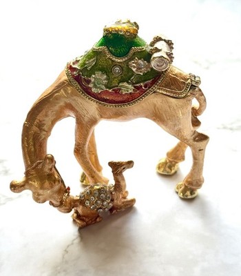 Vintage Schmuck Kamel & Baby Figur Gold Emaille Strass exotisch Wohndeko 
