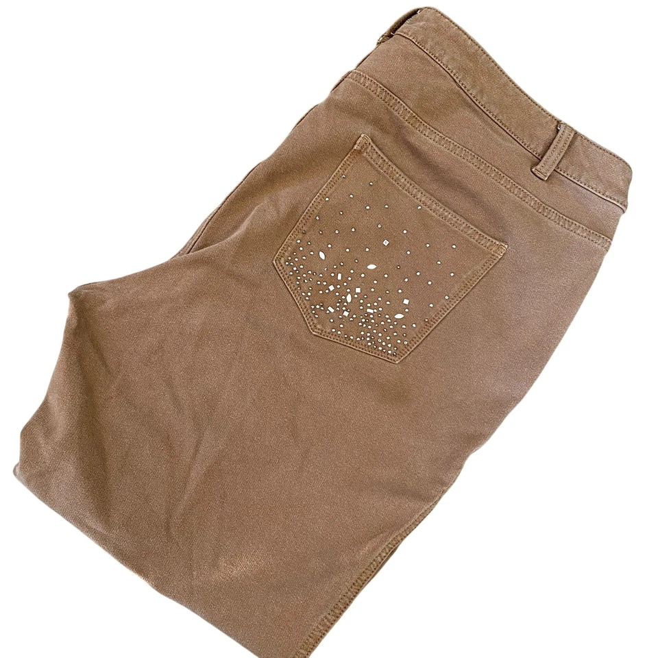 Pantalones cortos para mujer Quacker Factory DreamJeannes adornados en camel 18 W Foto 4 de 4
