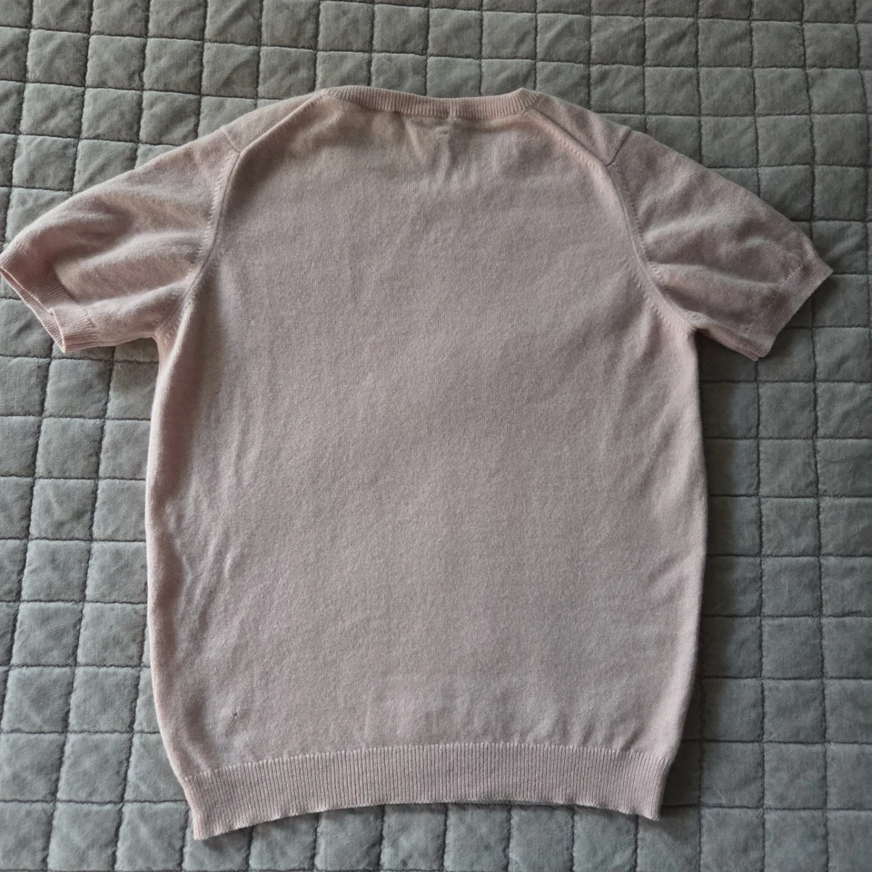 Suéter escocés de cachemir manga corta rosa claro. Talla S para mujer. Neiman Marcus Foto 2 de 4