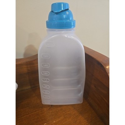 2 Qt Plastic Mixing Bottle With Flip Lid United Solutions 