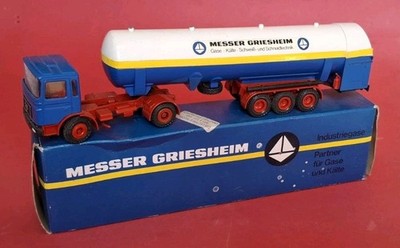 Conrad TT300 MAN Sattelzugmaschine mit Benzintankanhänger ''Messer Griesheim'' 1:50