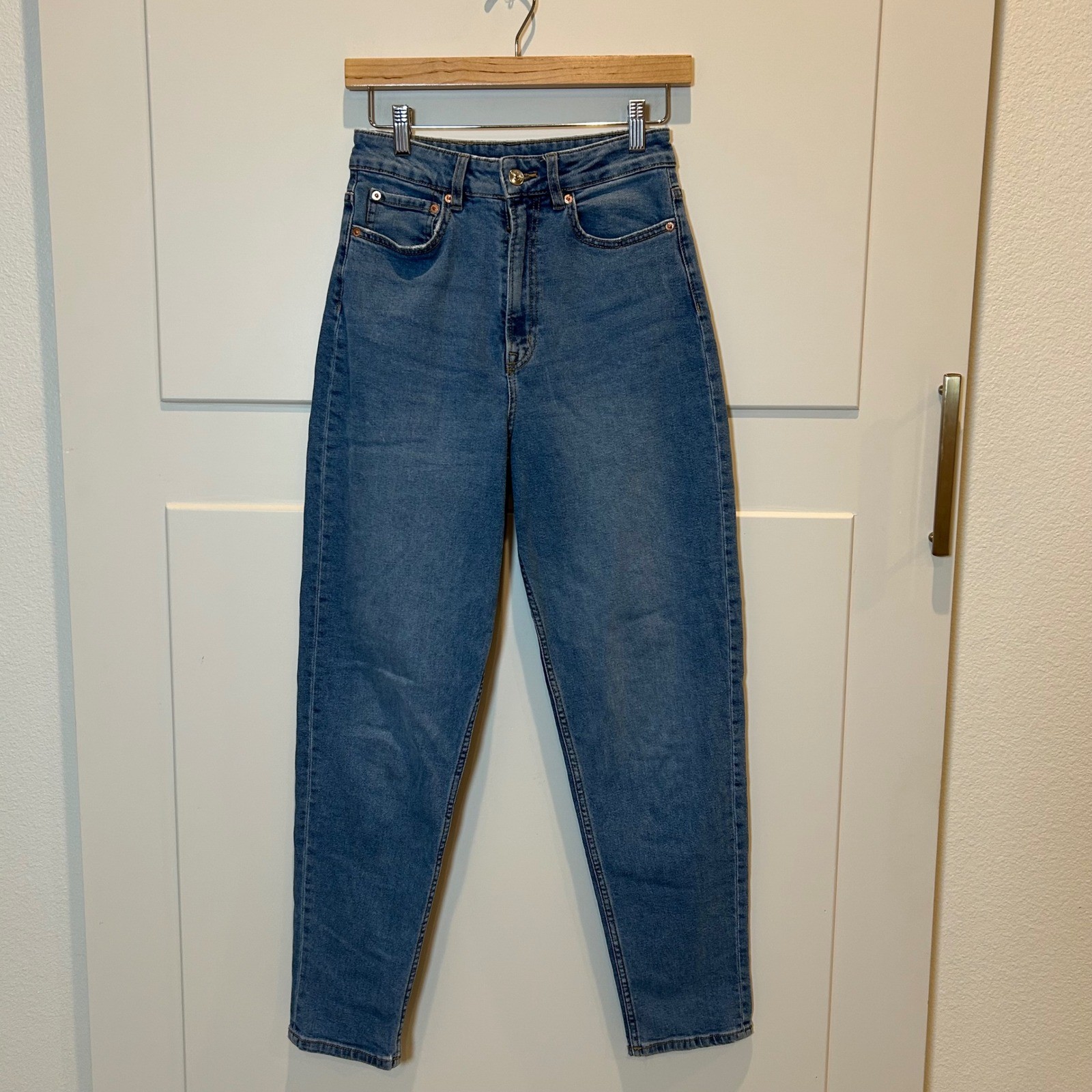 H&M Divided Womens High Waisted Mom Jeans Medium Wash Blue Size 6 P/N 0572998 1