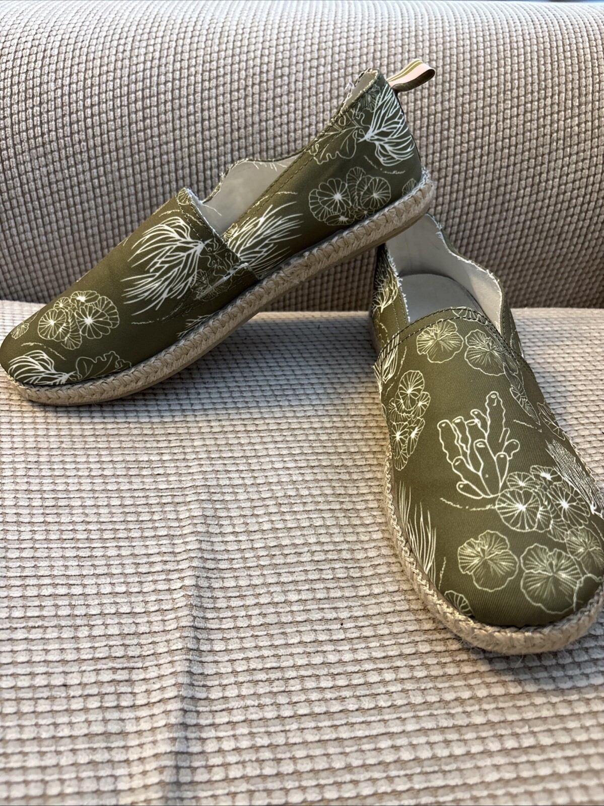 Vionic Women's Laguna Seaweed Green Slip-On Espadrilles Size 8.5 Wide