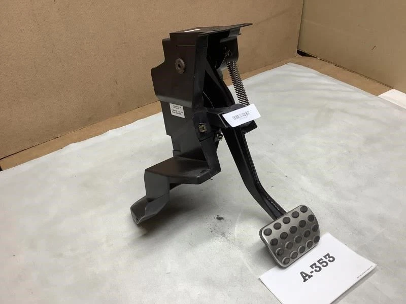 2006 MERCEDES BENZ CLK350 PEDAL DE FREIO ASSY FABRICANTE DE EQUIPAMENTO ORIGINAL+ - Imagem 2 de 4