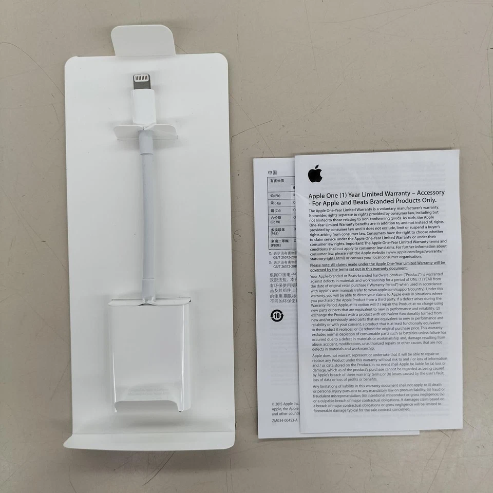 APPLE SD Card Camera Recorder A1595 Camera Reader - White good condition-Japan - Image 2 of 2