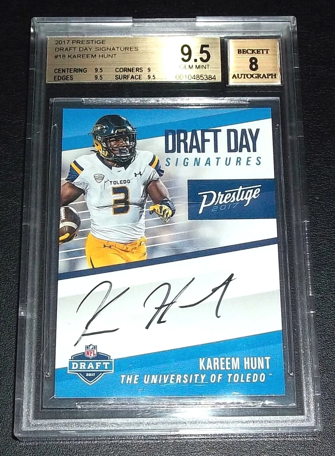 Kareem Hunt Panini Prestige Draft Day Signatures #KH Base