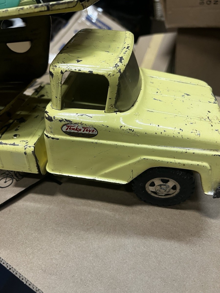 c1960 Tonka Car Carrier #40 original condition + 3 rider cars
