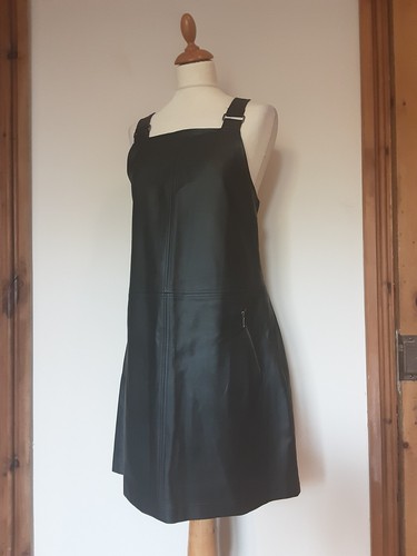 Black PU Faux LeatherPinafore Dress Dorothy Perkins With Pockets Size 14. Eur 42