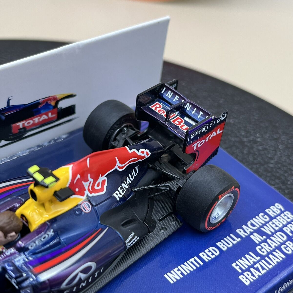 MINICHAMPS 1/43 Infiniti Red Bull RB9 Mark Webber Final MINICHAMPS 1/43 Infiniti Red Bull RB9 Mark Webber Final