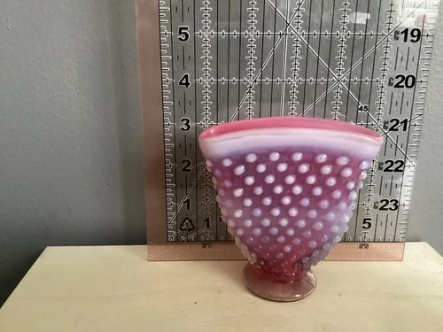 VTG. FENTON SM FAN VASE OPALESCENT CRANBERRY & WHITE TRIM  FAN VASE 1940’s