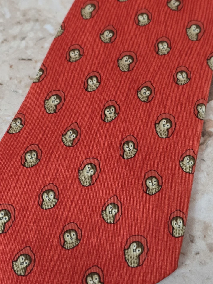Hermes 领带 7738 OA 猫头鹰条纹红色 100% 真丝 — 第 2/4 张图片