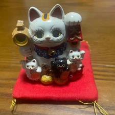Ceramic Maneki Neko Cat & Kitten Figurine 7cm White Red Black Lucky Charm
