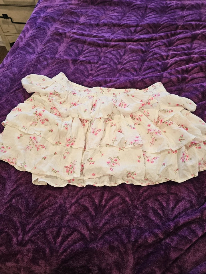 Hollister Smocked Tiered Mini Skort Large Floral Cottage Boho Festival Blommers - Image 2 of 3