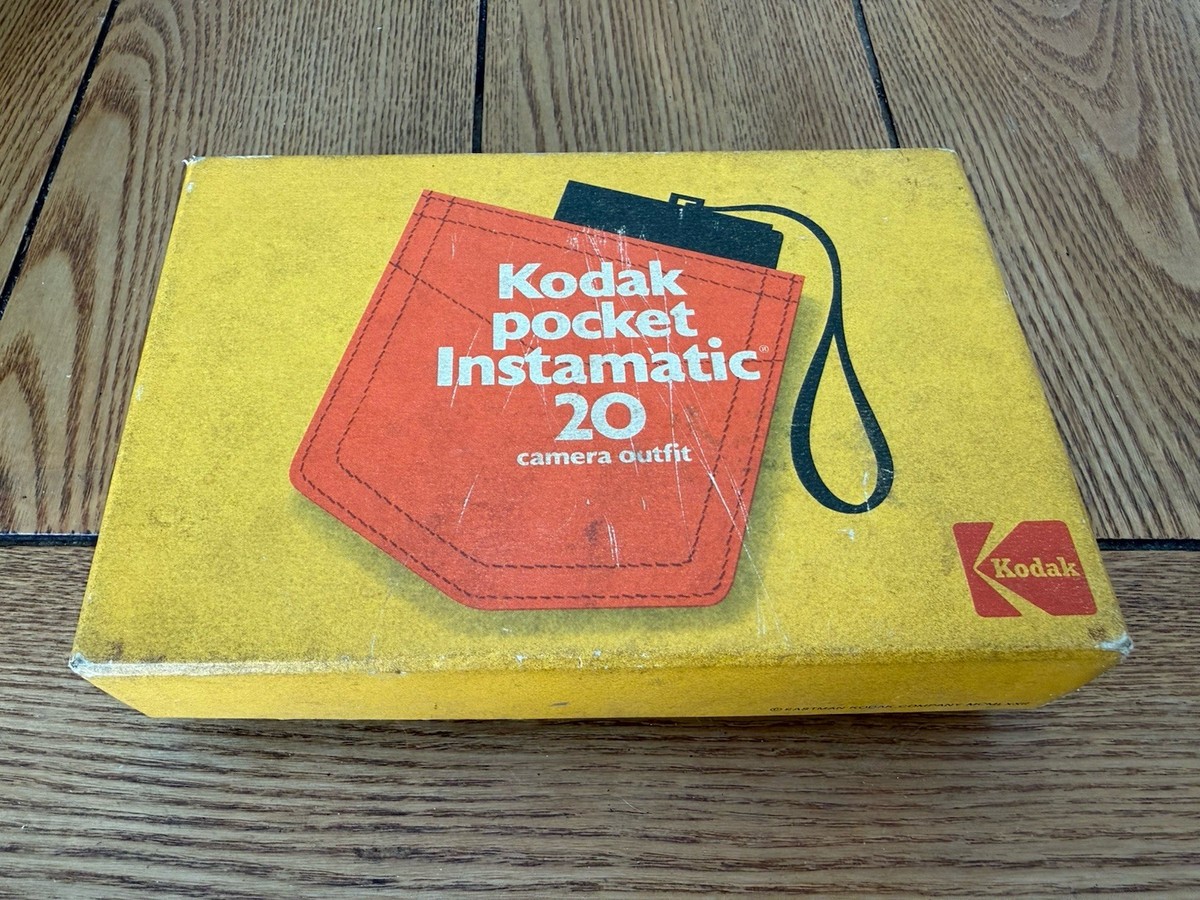 Vintage Kodak Pocket Instamatic 20 110 Camera w Magicube Original
