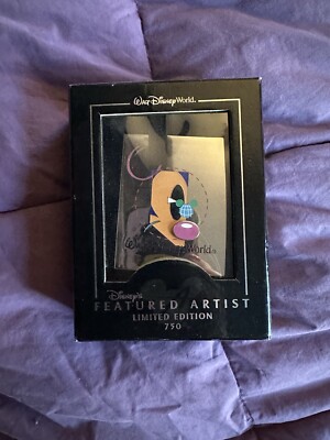 WDW - FEATURED ARTIST 2004 Noble - Mickey For All Time - JUMBO Disney pin LE 750