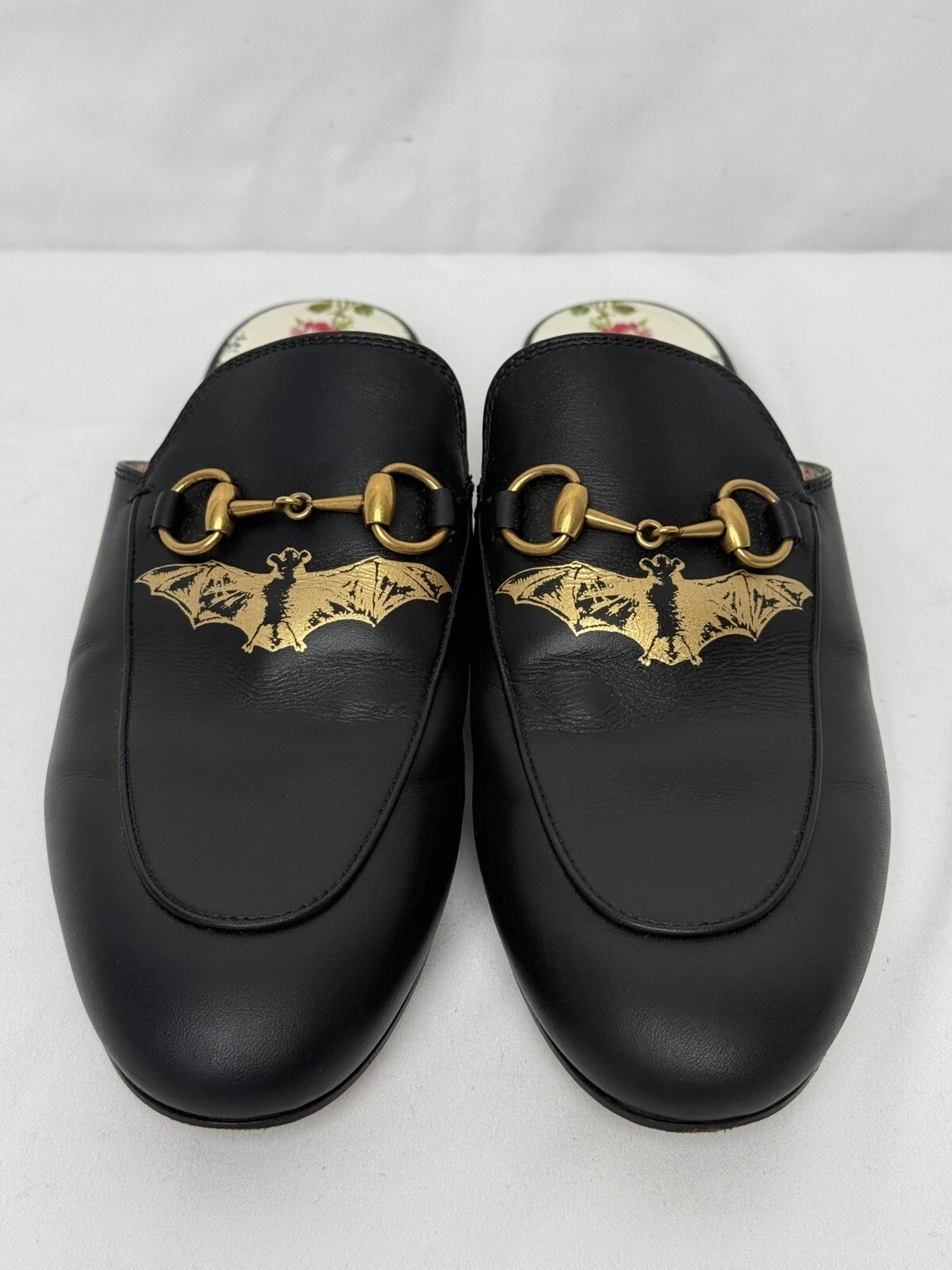 Chaussures pantoufles mules cuir noir Gucci Princetown Bat Garden pointure 36