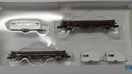 Wagen-Set mit zwei Flachwagen, Ladung: Drei Wohnwagen (weiß)  TRrix 15631 | Condition: Neu