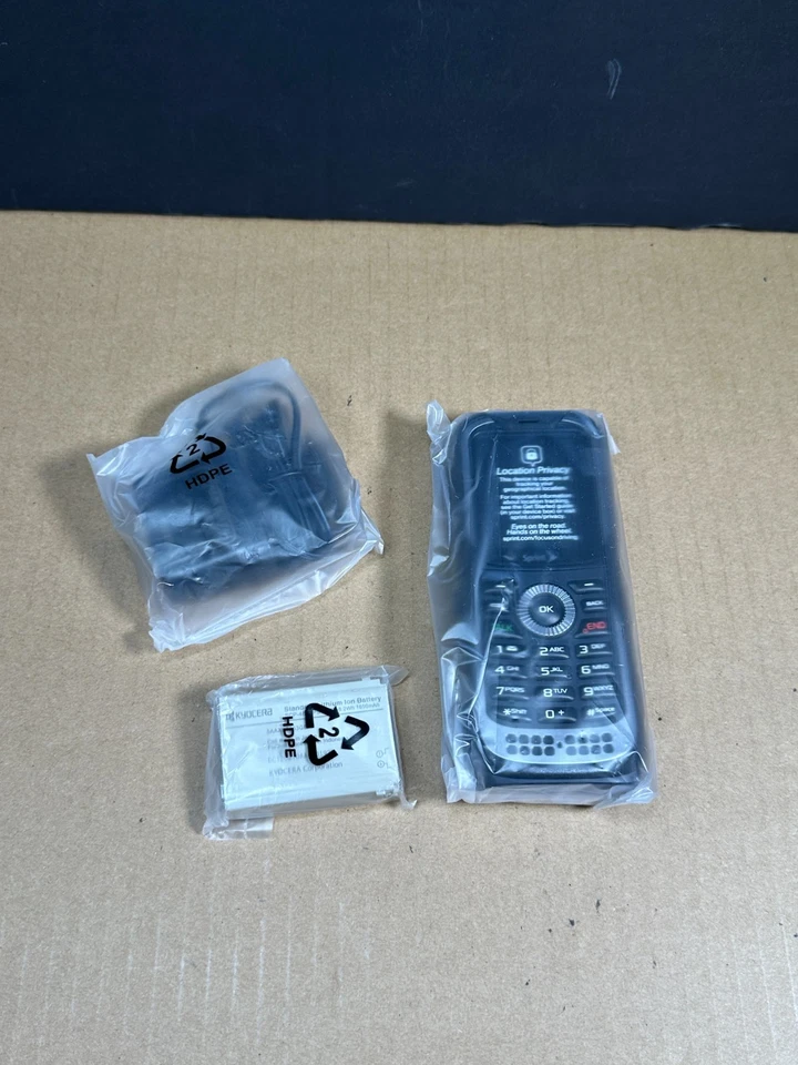 NEW Kyocera DuraPlus - E4233 - Black (Sprint) PTT 3G Rugged Military Cell Phone - Image 2 of 4