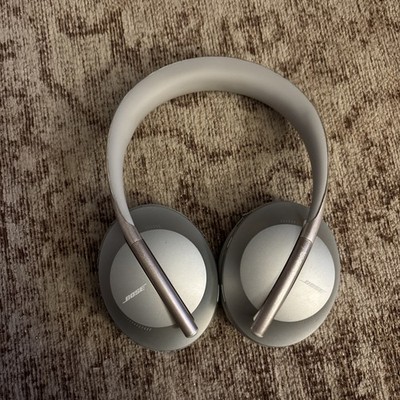 Bose Noise Cancelling 700 Bluetooth Headphones - Silver
