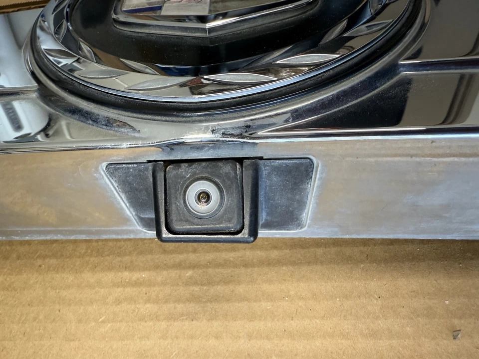 07-14 Cadillac Escalade maletero trasero panel acabado escotilla con cámara de reversa OEM Foto 3 de 4