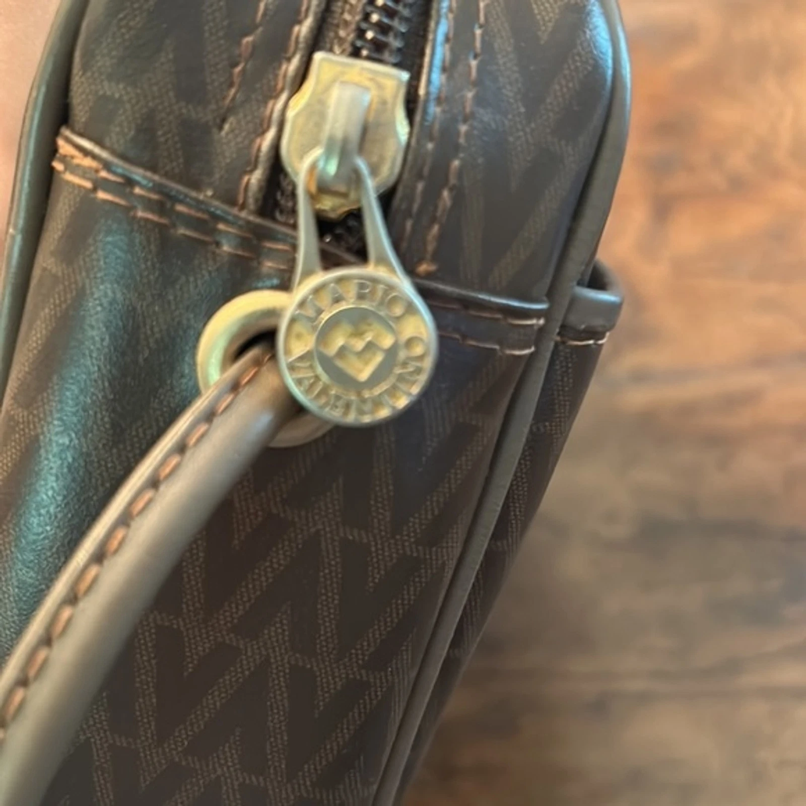 Borsa a tracolla vintage Mario Valentino autentica in miniatura vintage in ottime condizioni