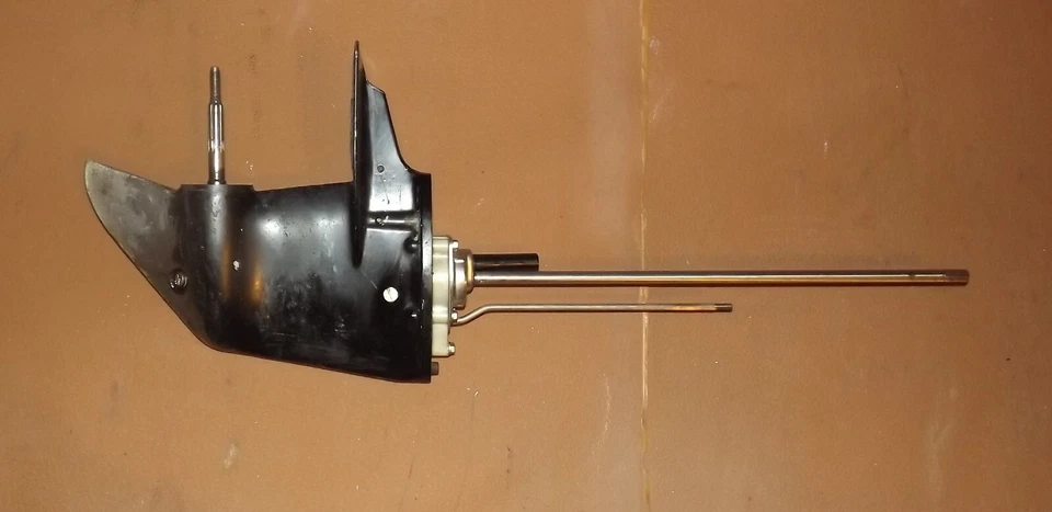 Caja de cambios unidad inferior larga Mercury 4 tiempos 9,9 HP 20" PN 8833T27 95-2000 Foto 4 de 4