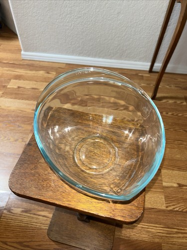 Rare Pyrex Vintage Teardrop Glass Large Mixing  Bowl 2.5Qt w/Pour Spout #2225