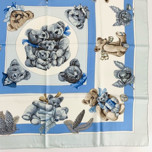 HERMES Scarf Carre 90cm CONFIDENTS DES COEURS 100% Silk White Blue Multi R8910 - Picture 5 of 8