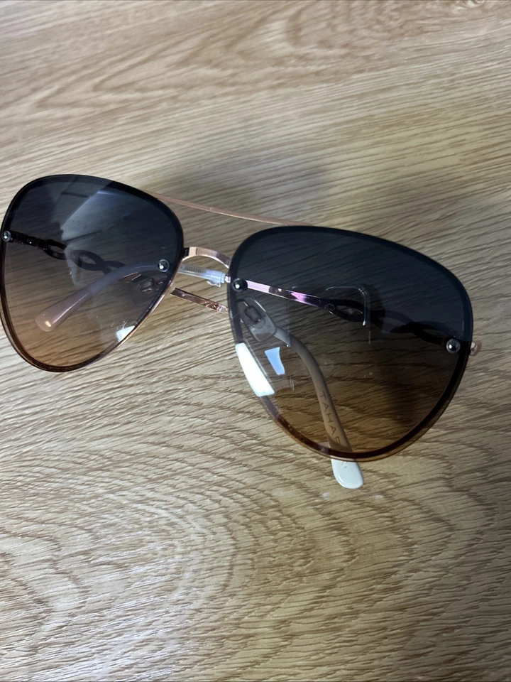 Gafas de sol Tahari Teardrop Aviator de metal dorado lentes degradadas marrones TH789-RGDWH Foto 2 de 4