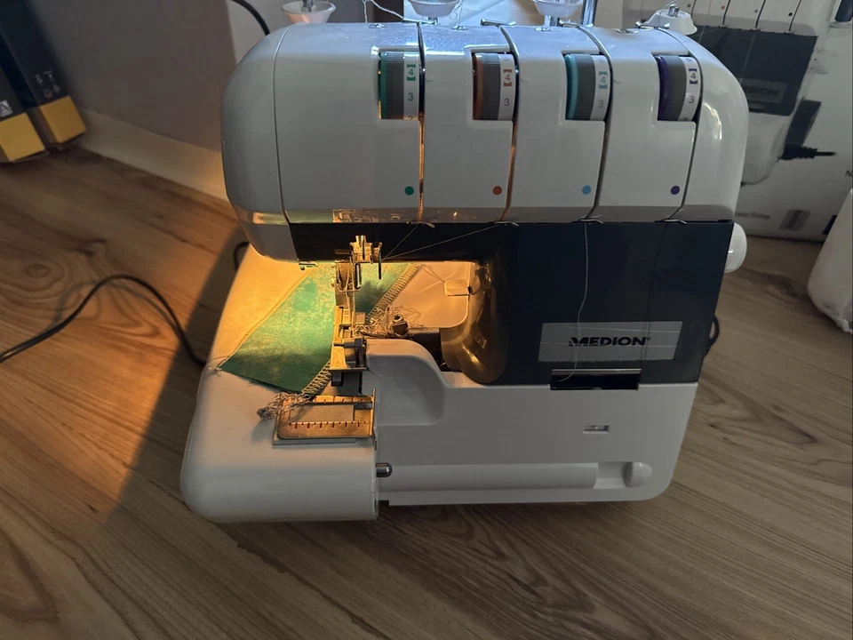 Medion MD 16600 Overlock-Nähmaschine mit Integriertem Licht - Bild 4 von 4